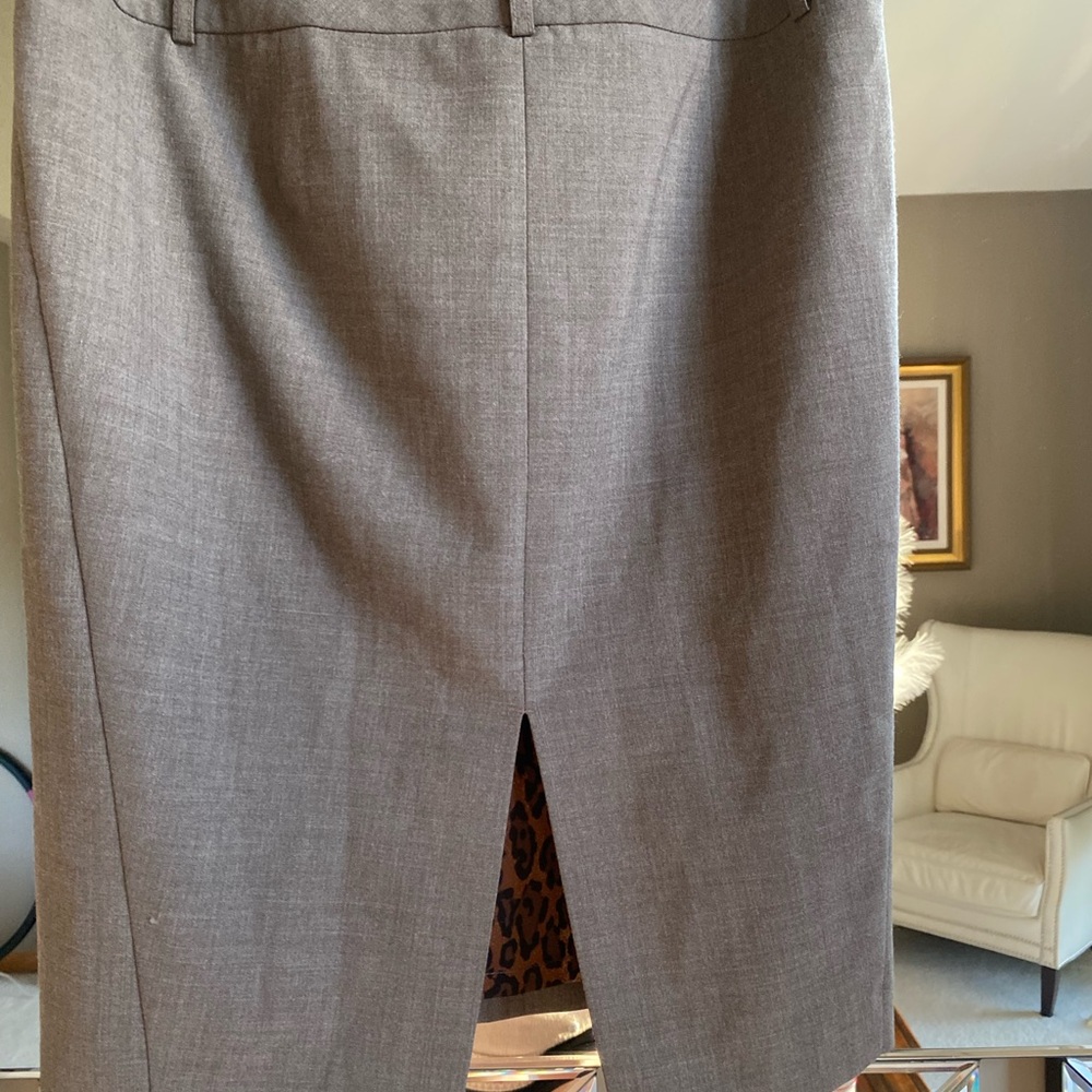 Women’s Beautiful Taupe Lined Pencil Skirt! Sz 6! Gorgeous slit in the back.